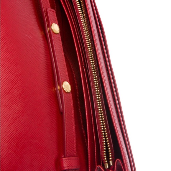 Prada Saffiano metal wallet on chain